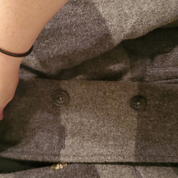 Old Navy girls dark gray and light gray stripped winter jacket. In EUC - Picture 3 of 5